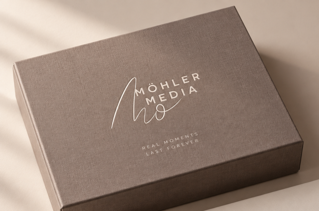 Visitenkarten von Möhler Media mit Monogramm