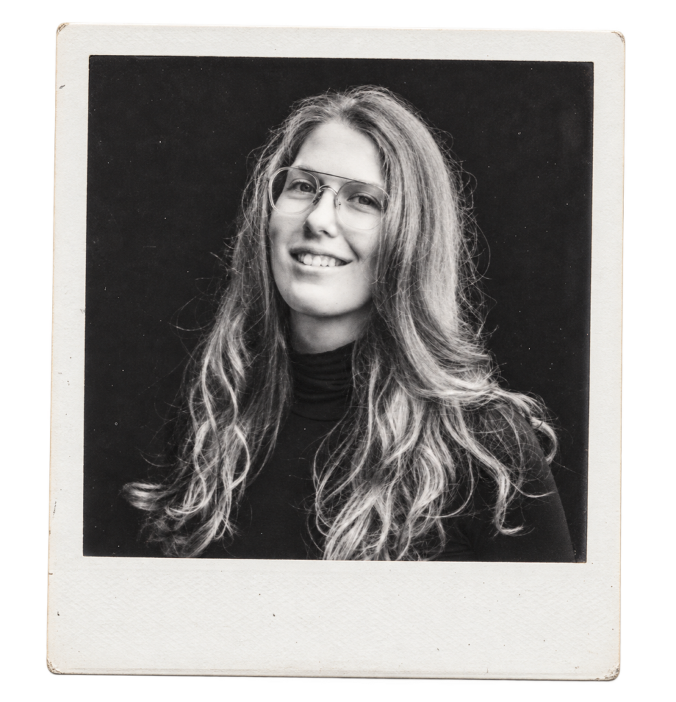 Schwarz-weißes Porträt von Anna im Polaroid-Stil